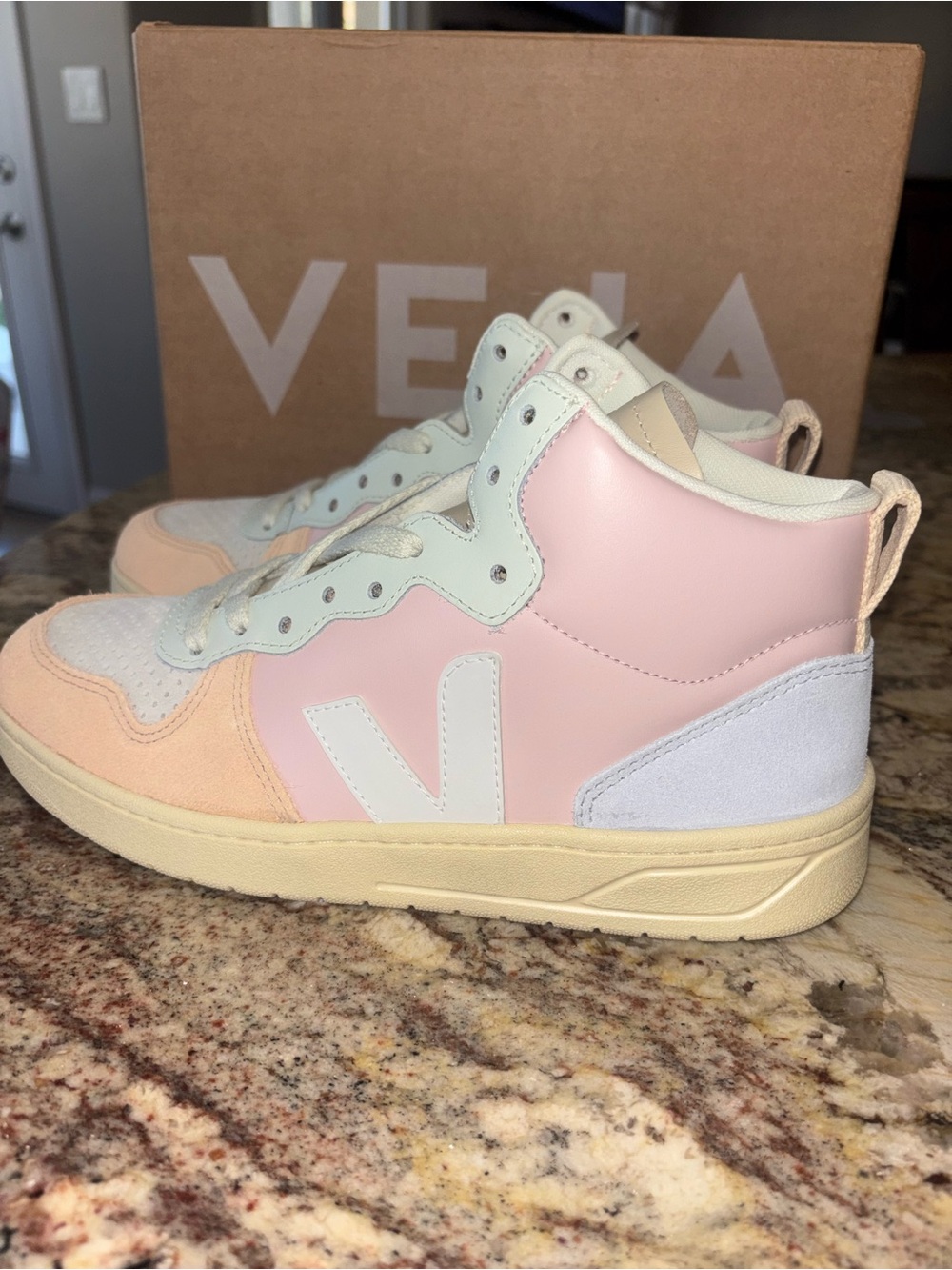 Veja V-15 Hightop Sneakers NEW IN BOX - Picture 5 of 11